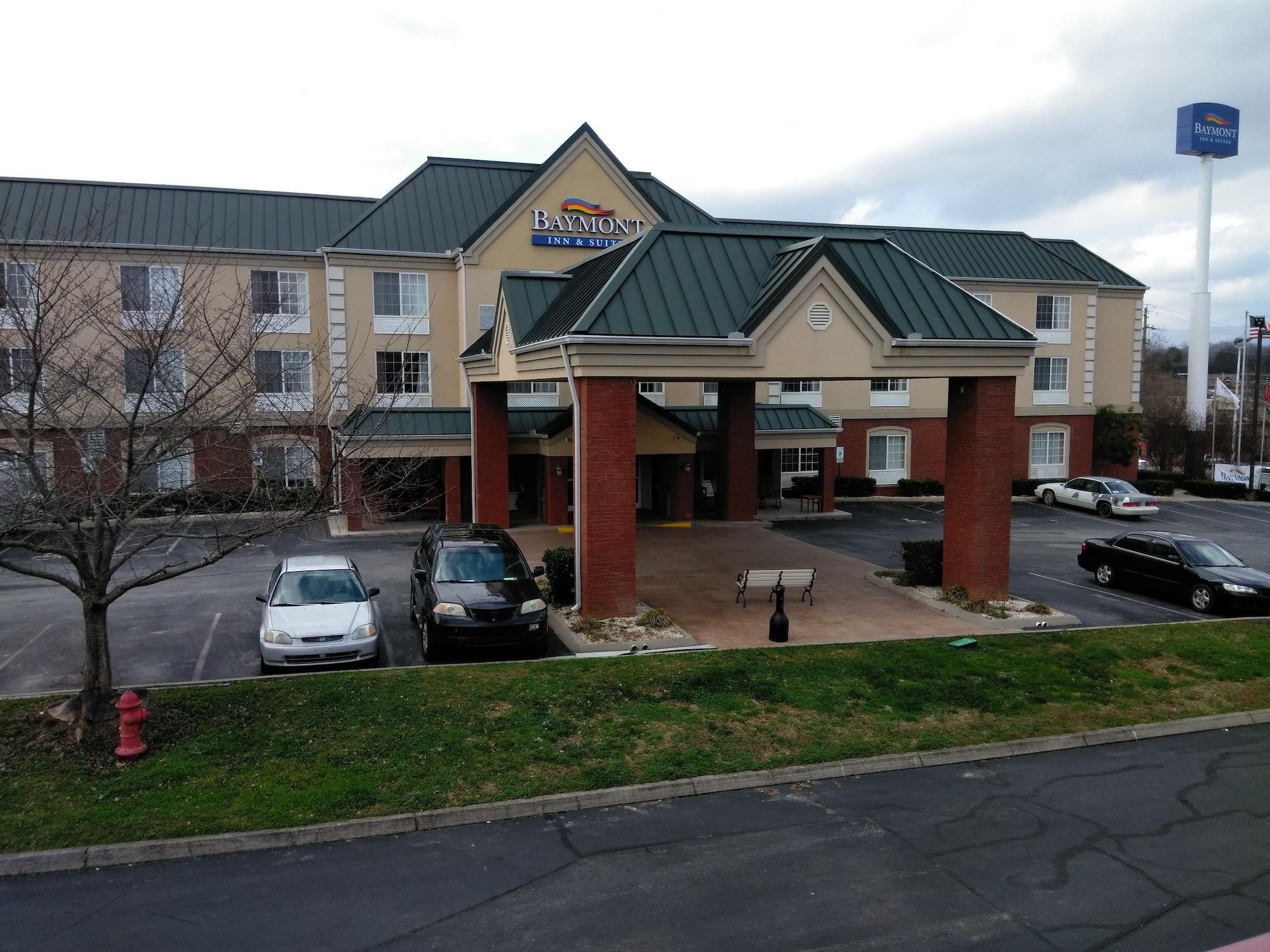 Baymont By Wyndham Clinton Hotel Екстериор снимка