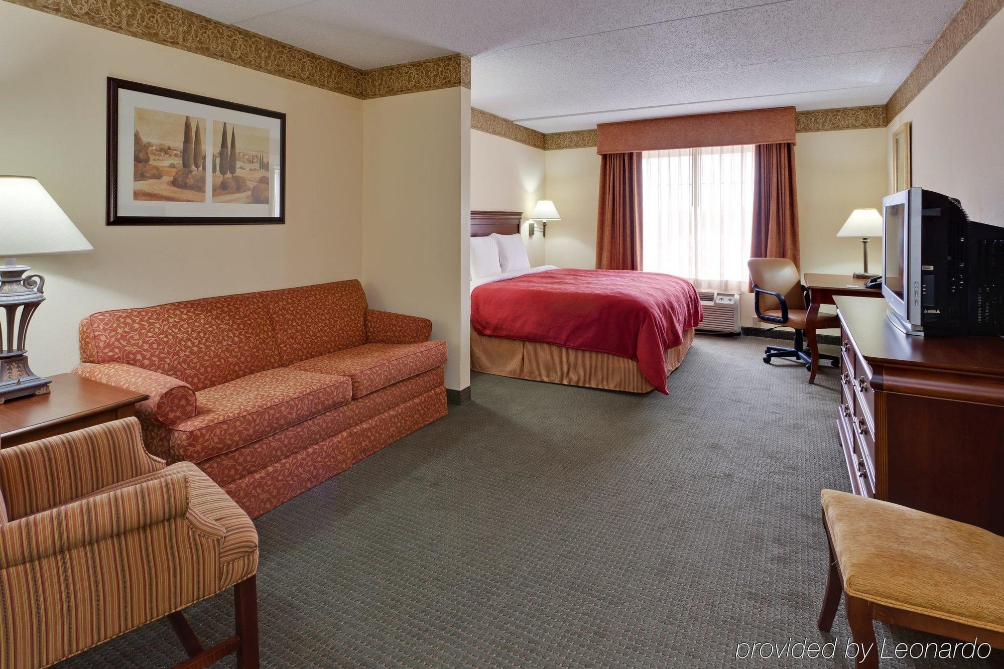 Baymont By Wyndham Clinton Hotel Стая снимка