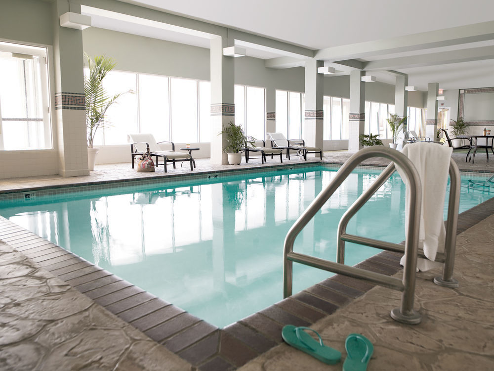Baymont By Wyndham Clinton Hotel Екстериор снимка