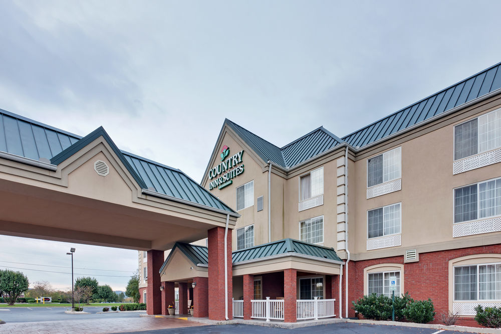 Baymont By Wyndham Clinton Hotel Екстериор снимка